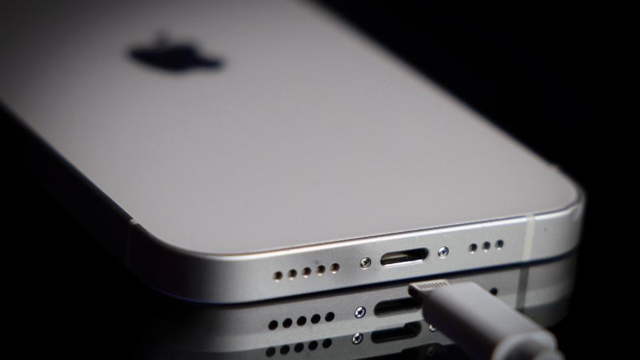 No momento, você está visualizando Justiça do Amazonas condena Apple a forneça carregador de celular adquirido por consumidor