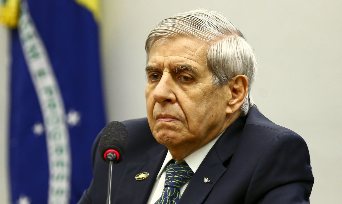 No momento, você está visualizando Zanin nega pedido do general Heleno de faltar a depoimento à CPMI