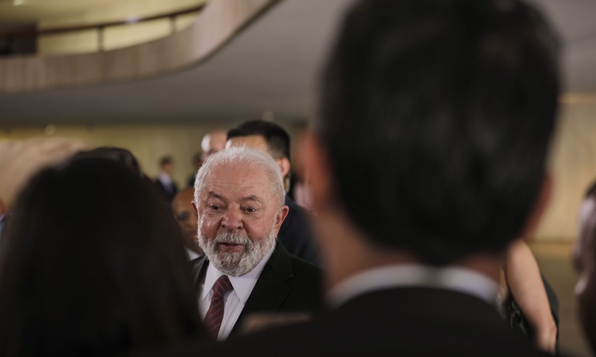 No momento, você está visualizando Após cirurgia, Lula vai despachar do Alvorada por 4 semanas