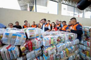 Leia mais sobre o artigo Em Manacapuru, Wilson Lima coordena entrega de ajuda humanitária a mais 3 mil famílias