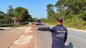 Leia mais sobre o artigo Motoristas clandestinos do transporte rodoviário intermunicipal são multados na AM-010