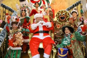 Leia mais sobre o artigo Mundo Encantado do Natal: Programação inicia com parada natalina, no Largo de São Sebastião