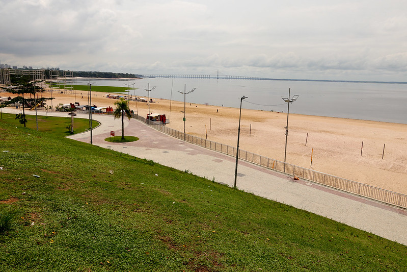 No momento, você está visualizando Praia da Ponta Negra é liberada para banho com a subida do Rio Negro
