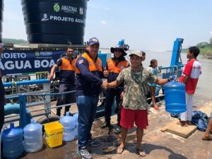 Leia mais sobre o artigo Governo reforça combate à estiagem com entrega de Etam’s a 9 comunidades ribeirinhas no Amazonas