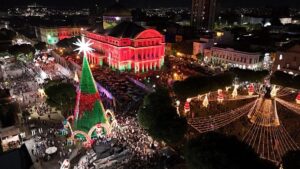 Leia mais sobre o artigo Árvore de Natal no Largo de São Sebastião é marcada por grandes estreias