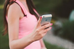 Leia mais sobre o artigo Mulher é presa e adolescente é apreendida por aplicar golpe do falso pix em lojistas do Centro de Manaus