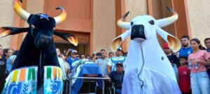 Leia mais sobre o artigo Caprichoso e Garantido se unem na despedida de Markinho Azevedo