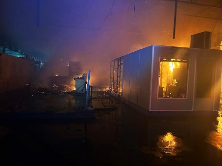 No momento, você está visualizando Mais de 20 bombeiros combateram incêndio na Feira do Santo Antônio
