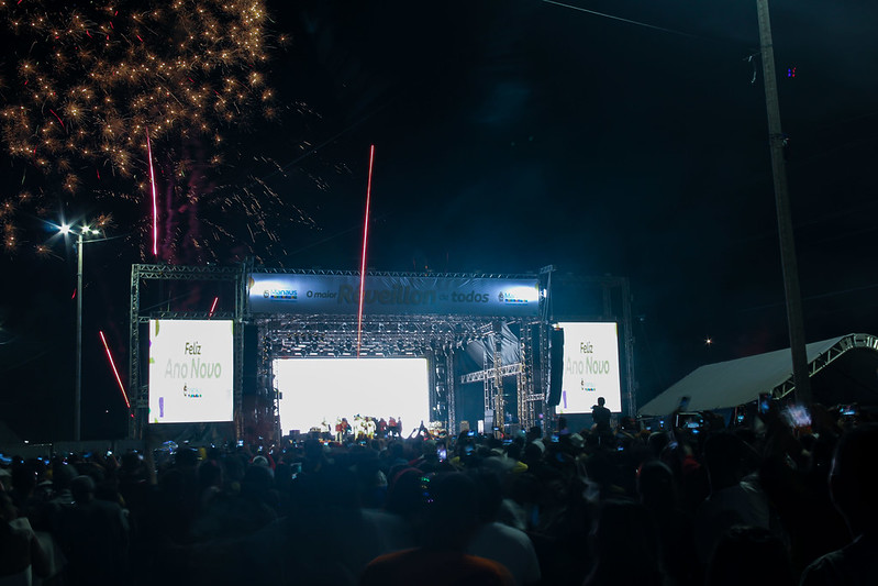 No momento, você está visualizando Réveillon 2024 reúne mais de 100 mil pessoas no Parque Amazonino Mendes