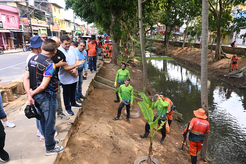 No momento, você está visualizando David Almeida vistoria projeto-piloto de limpeza dos igarapés implementado na zona Leste