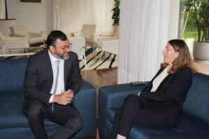 Leia mais sobre o artigo Wilson Lima apresenta projetos sustentáveis à embaixadora britânica