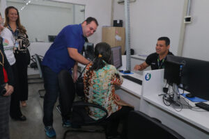 Leia mais sobre o artigo Governador em exercício, Roberto Cidade, visita Sine Amazonas