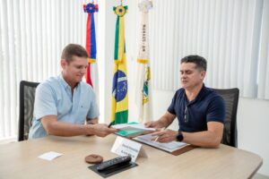 Leia mais sobre o artigo David Almeida decreta medidas para economizar R$ 120 milhões em despesas 