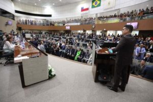 Leia mais sobre o artigo David Almeida entrega Mensagem Governamental na CMM, destaca conquistas históricas e metas para 2024