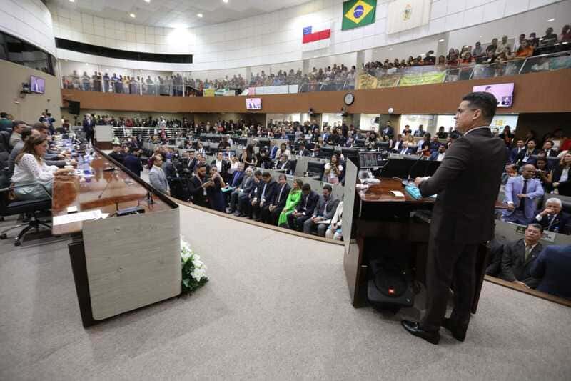 No momento, você está visualizando David Almeida entrega Mensagem Governamental na CMM, destaca conquistas históricas e metas para 2024