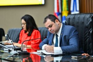 Leia mais sobre o artigo Roberto Cidade apresenta PL que propõe pagamento de multas leves de trânsito com doação de sangue