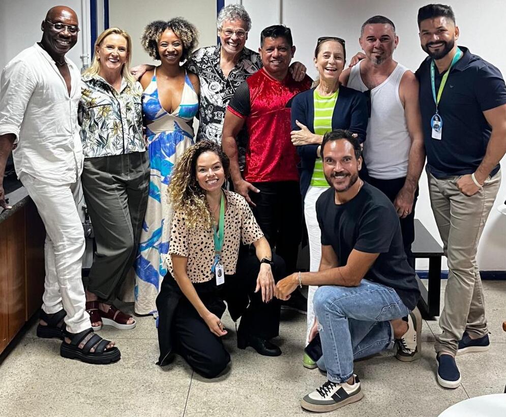 No momento, você está visualizando Coreógrafo do Garantido ensina passos de boi-bumbá para famosos no Programa Domingão com Huck