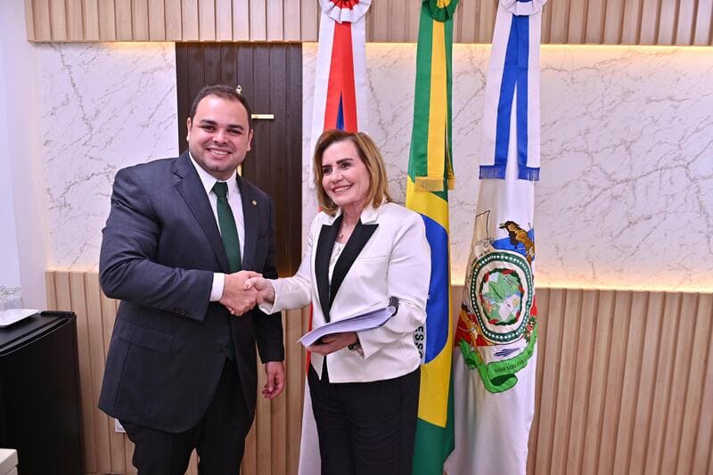 No momento, você está visualizando Presidente do TCE-AM entrega Prestação de Contas Anual de 2023 à Assembleia Legislativa