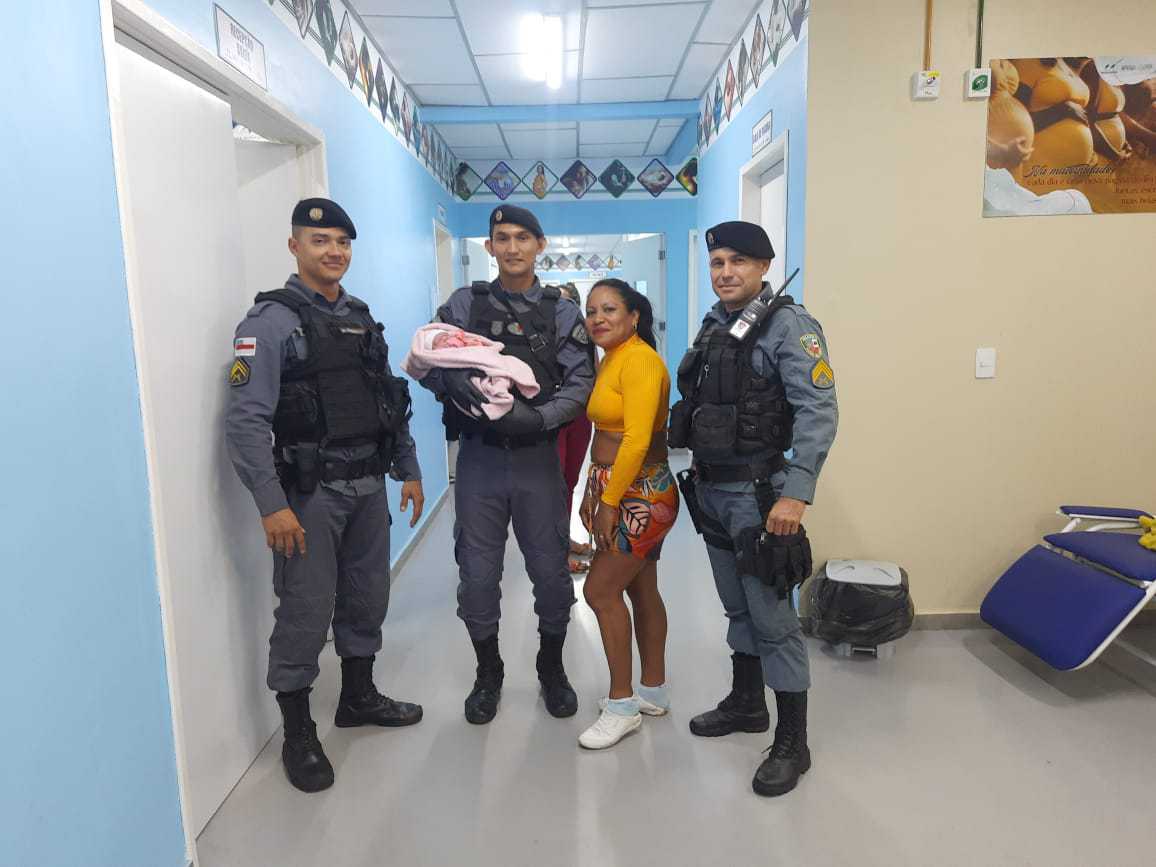 No momento, você está visualizando Policiais militares realizam parto dentro de viatura em Manacapuru