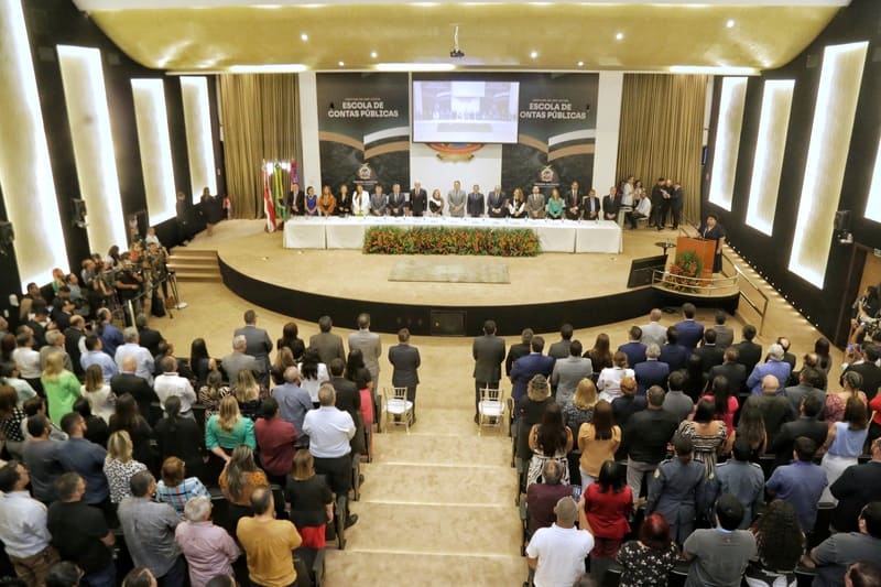 No momento, você está visualizando Abertura solene marca início do ano letivo da Escola de Contas do TCE-AM