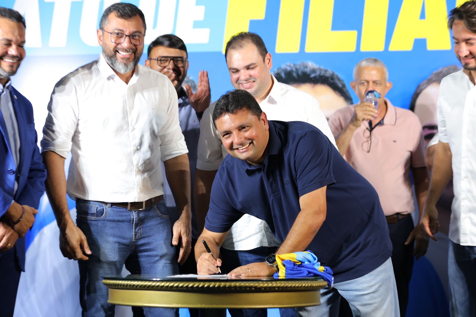No momento, você está visualizando Presidente do União Brasil Amazonas, Wilson Lima, assina filiação do vereador Caio André no partido