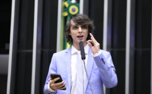 Leia mais sobre o artigo Projeto de Amom quer tornar obrigatória a identificação do autismo na carteira de identidade