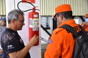 Leia mais sobre o artigo Corpo de Bombeiros realiza primeira vistoria na estrutura do Bumbódromo