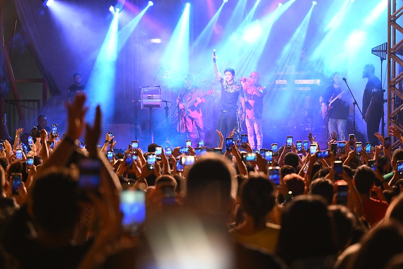 No momento, você está visualizando No Dia dos Namorados, prefeitura reúne 2,5 mil pessoas em show de Jorge Vercillo