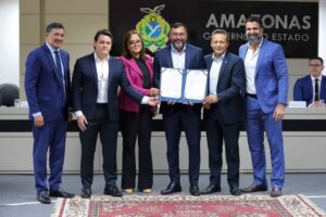 Leia mais sobre o artigo No Dia Mundial do Meio Ambiente, Wilson Lima assina pré-contrato para iniciar consultas públicas em áreas de projetos de REDD+