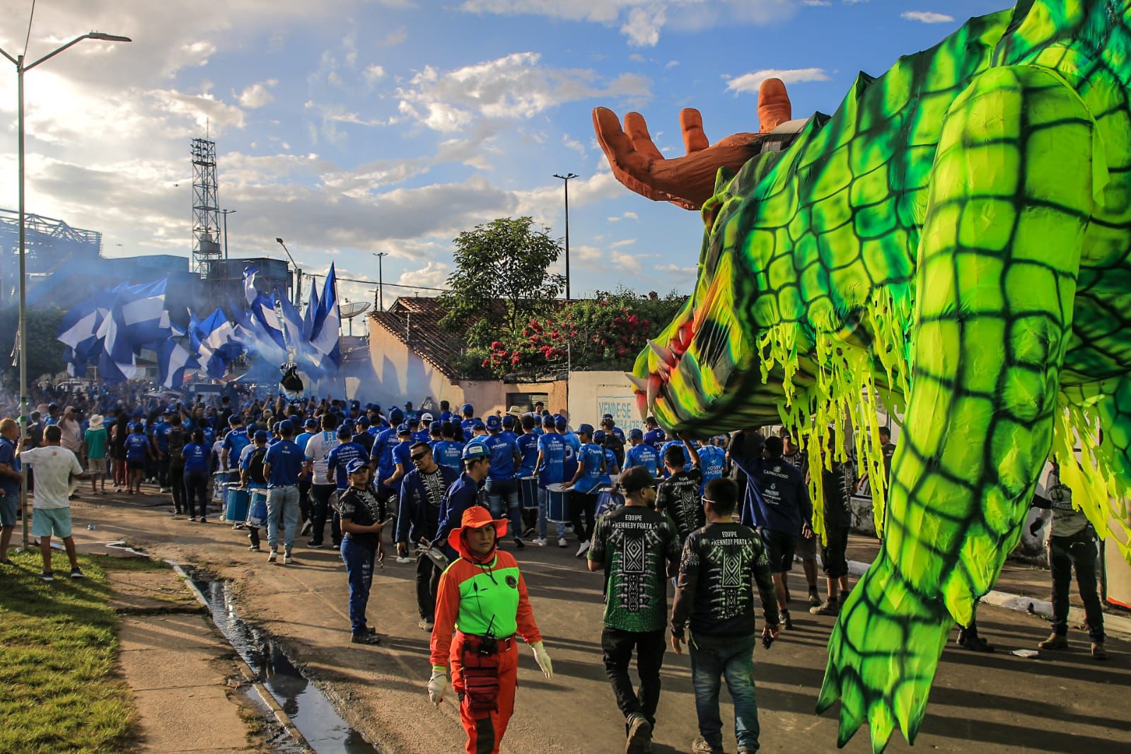 No momento, você está visualizando Boi Caprichoso começa transporte de alegorias para concentração no Bumbódromo