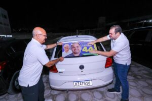 Leia mais sobre o artigo Roberto Cidade dá início à campanha com ‘adesivaço’ em cinco bairros de Manaus