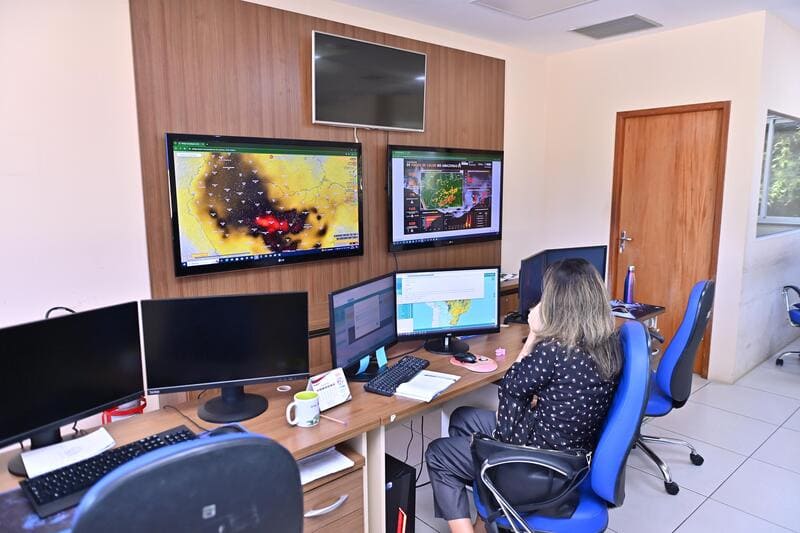No momento, você está visualizando TCE-AM acompanha junto à Secretaria do Meio Ambiente as ações de combate às queimadas