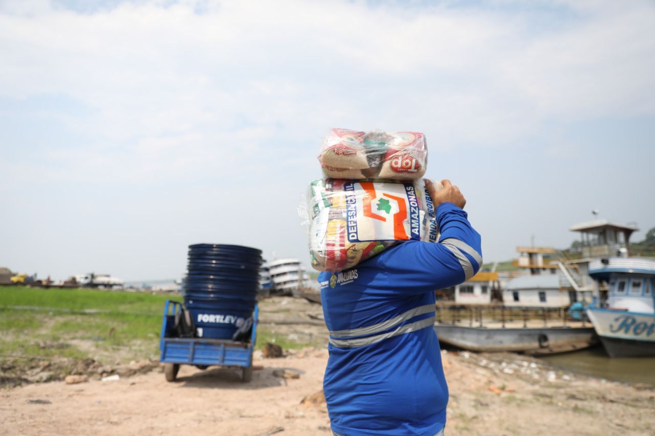 No momento, você está visualizando Wilson Lima entrega 150 toneladas de ajuda humanitária para municípios afetados pela estiagem no Alto Solimões