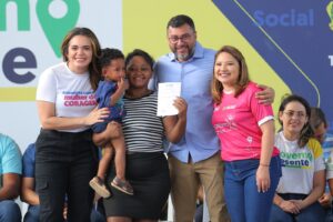 Leia mais sobre o artigo Wilson Lima entrega títulos definitivos de propriedade na 15ª edição do Governo Presente, na zona norte