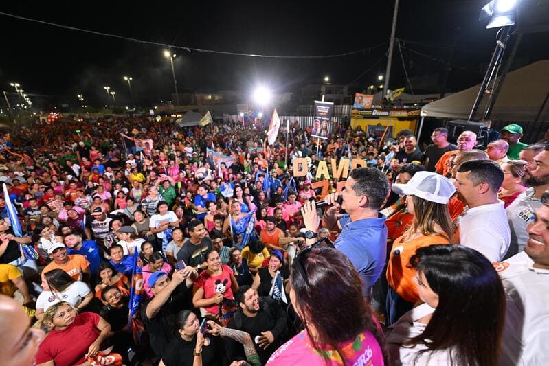 No momento, você está visualizando David Almeida é recebido com festa por moradores das zonas Norte e Leste