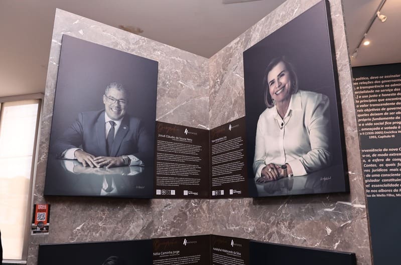 No momento, você está visualizando Conselheiros do TCE-AM são homenageados na exposição fotográfica “Notáveis da Justiça”