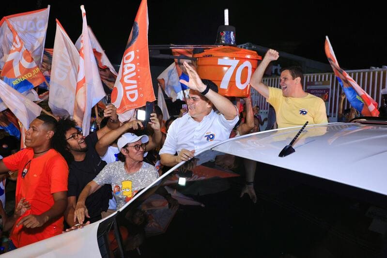 No momento, você está visualizando David e Renato se destacam em primeiro debate do segundo turno