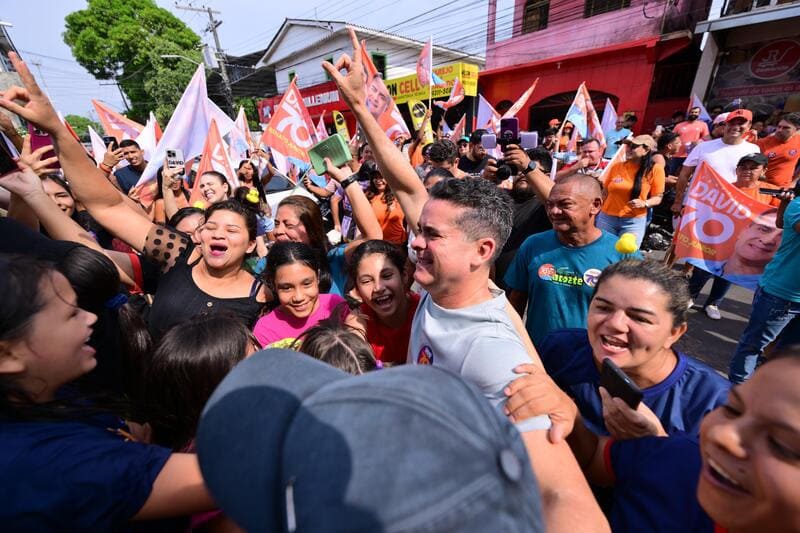 No momento, você está visualizando David Almeida dispara na liderança, podendo chegar a 59% dos votos válidos, revela pesquisa Projeta