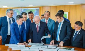 Leia mais sobre o artigo David Almeida apresenta projetos e governo federal repassará R$ 495 milhões para obras de mobilidade urbana em Manaus