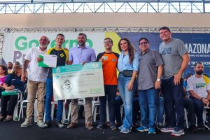 Leia mais sobre o artigo Governo Presente: Detran-AM entrega certificados e habilitações da CNH Social