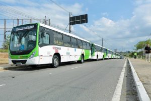 Leia mais sobre o artigo David Almeida entrega 20 novos ônibus e reforça compromisso histórico com o transporte público