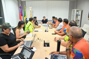 Leia mais sobre o artigo David Almeida reúne comitê de crise para definir estratégias de atendimento às famílias atingidas por deslizamento na comunidade Fazendinha e demais localidades