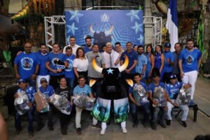 Leia mais sobre o artigo Governo do Amazonas entrega kits de EPIs aos bumbás Caprichoso e Garantido