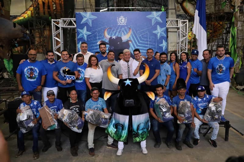 No momento, você está visualizando Governo do Amazonas entrega kits de EPIs aos bumbás Caprichoso e Garantido