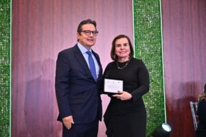 Leia mais sobre o artigo Presidente do TCE-AM é homenageada em Congresso Internacional