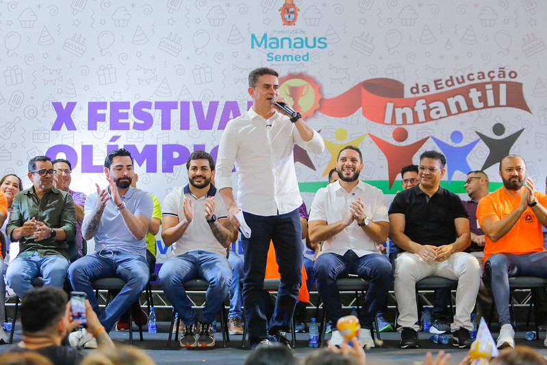 No momento, você está visualizando David Almeida anuncia concurso público da Semed com 1.500 vagas e reforça compromisso com a Educação