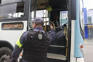 Leia mais sobre o artigo Caem crimes de roubos de celular, a ônibus e pedestres no Amazonas
