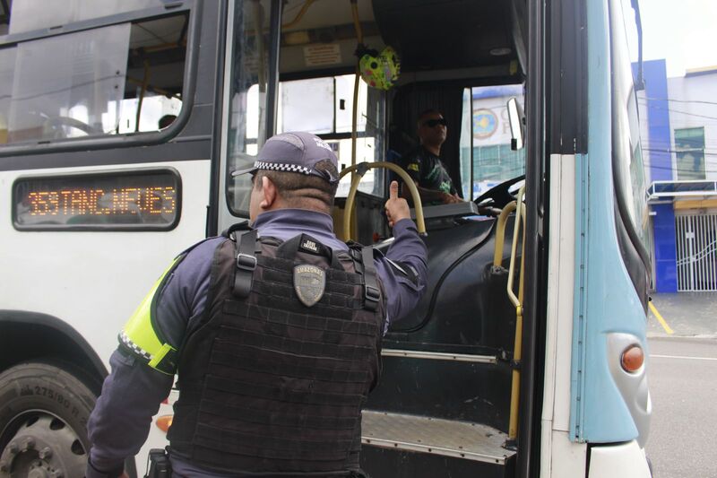 No momento, você está visualizando Caem crimes de roubos de celular, a ônibus e pedestres no Amazonas