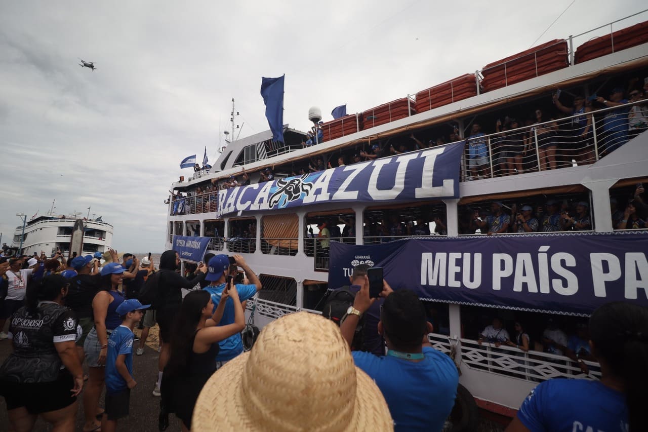 No momento, você está visualizando Caravana Azulada desembarca na Ilha e impulsiona energia do Boi Caprichoso em busca do tetracampeonato