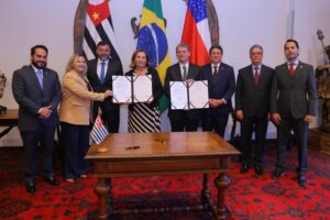 Leia mais sobre o artigo Wilson Lima e Tarcísio de Freitas firmam convênio para realização de 2,5 mil exames de DNA no Amazonas